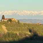 Relais Portaluna Delle Langhe, Private Estate With Pool, 7 Bedrooms, Sleeps 18, Vineyard Views Villa