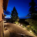 Relais Portaluna Delle Langhe, Private Estate With Pool, 7 Bedrooms, Sleeps 18, Vineyard Views Mango