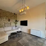 Relais Portaluna Delle Langhe, Private Estate With Pool, 7 Bedrooms, Sleeps 18, Vineyard Views Villa