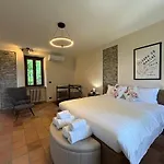 Relais Portaluna Delle Langhe, Private Estate With Pool, 7 Bedrooms, Sleeps 18, Vineyard Views Villa
