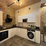 Villa Relais Portaluna Delle Langhe, Private Estate With Pool, 7 Bedrooms, Sleeps 18, Vineyard Views Mango