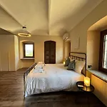 Relais Portaluna Delle Langhe, Private Estate With Pool, 7 Bedrooms, Sleeps 18, Vineyard Views * Mango