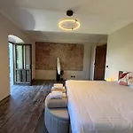 Relais Portaluna Delle Langhe, Private Estate With Pool, 7 Bedrooms, Sleeps 18, Vineyard Views Mango