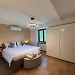 Villa Relais Portaluna Delle Langhe, Private Estate With Pool, 7 Bedrooms, Sleeps 18, Vineyard Views