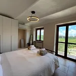 Villa Relais Portaluna Delle Langhe, Private Estate With Pool, 7 Bedrooms, Sleeps 18, Vineyard Views *