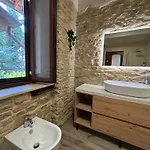 Relais Portaluna Delle Langhe, Private Estate With Pool, 7 Bedrooms, Sleeps 18, Vineyard Views Mango