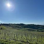ヴィラ Relais Portaluna Delle Langhe, Private Estate With Pool, 7 Bedrooms, Sleeps 18, Vineyard Views