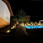 ヴィラ Relais Portaluna Delle Langhe, Private Estate With Pool, 7 Bedrooms, Sleeps 18, Vineyard Views Mango