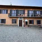 Relais Portaluna Delle Langhe, Private Estate With Pool, 7 Bedrooms, Sleeps 18, Vineyard Views *