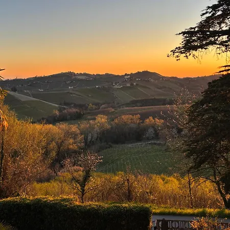 Relais Portaluna Delle Langhe, Private Estate With Pool, 7 Bedrooms, Sleeps 18, Vineyard Views * Mango