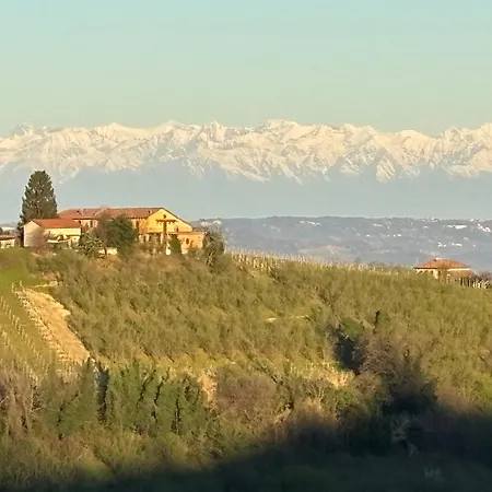 Relais Portaluna Delle Langhe, Private Estate With Pool, 7 Bedrooms, Sleeps 18, Vineyard Views Villa