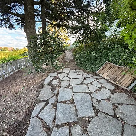 Willa Relais Portaluna Delle Langhe, Private Estate With Pool, 7 Bedrooms, Sleeps 18, Vineyard Views