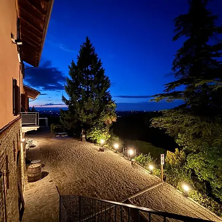 Relais Portaluna Delle Langhe, Private Estate With Pool, 7 Bedrooms, Sleeps 18, Vineyard Views Mango