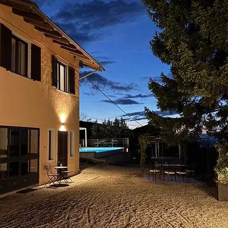 Relais Portaluna Delle Langhe, Private Estate With Pool, 7 Bedrooms, Sleeps 18, Vineyard Views Mango