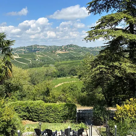Villa Relais Portaluna Delle Langhe, Private Estate With Pool, 7 Bedrooms, Sleeps 18, Vineyard Views *