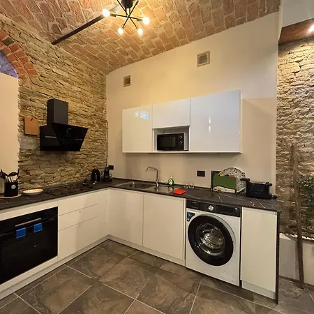 Villa Relais Portaluna Delle Langhe, Private Estate With Pool, 7 Bedrooms, Sleeps 18, Vineyard Views Mango