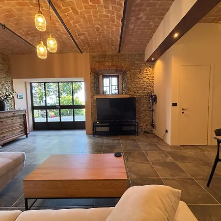 Relais Portaluna Delle Langhe, Private Estate With Pool, 7 Bedrooms, Sleeps 18, Vineyard Views Villa