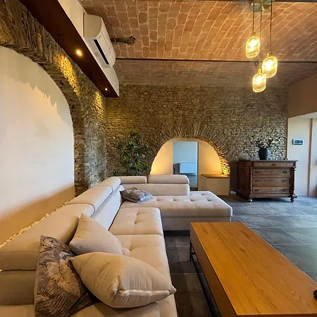 Villa Relais Portaluna Delle Langhe, Private Estate With Pool, 7 Bedrooms, Sleeps 18, Vineyard Views *