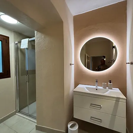 Villa Relais Portaluna Delle Langhe, Private Estate With Pool, 7 Bedrooms, Sleeps 18, Vineyard Views Mango