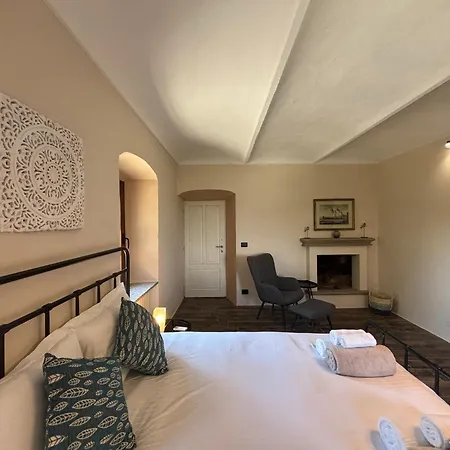 Relais Portaluna Delle Langhe, Private Estate With Pool, 7 Bedrooms, Sleeps 18, Vineyard Views Villa *