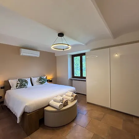 Villa Relais Portaluna Delle Langhe, Private Estate With Pool, 7 Bedrooms, Sleeps 18, Vineyard Views