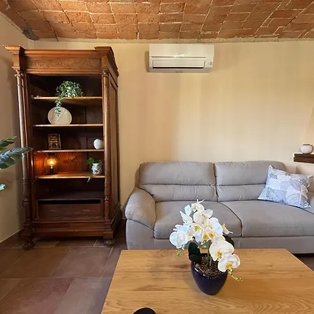 Relais Portaluna Delle Langhe, Private Estate With Pool, 7 Bedrooms, Sleeps 18, Vineyard Views *