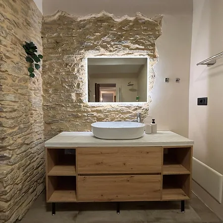 Relais Portaluna Delle Langhe, Private Estate With Pool, 7 Bedrooms, Sleeps 18, Vineyard Views Mango