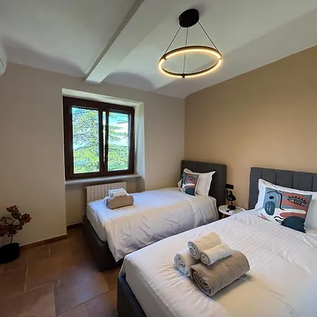 Relais Portaluna Delle Langhe, Private Estate With Pool, 7 Bedrooms, Sleeps 18, Vineyard Views * Mango