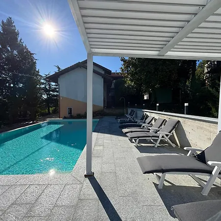 别墅 Relais Portaluna Delle Langhe, Private Estate With Pool, 7 Bedrooms, Sleeps 18, Vineyard Views Mango