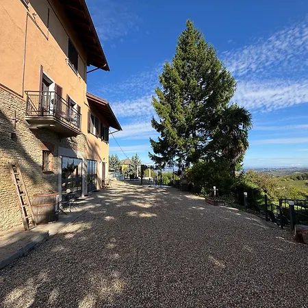 Relais Portaluna Delle Langhe, Private Estate With Pool, 7 Bedrooms, Sleeps 18, Vineyard Views Mango