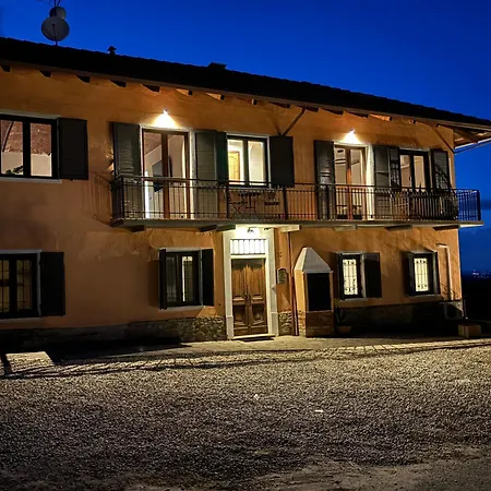 Relais Portaluna Delle Langhe, Private Estate With Pool, 7 Bedrooms, Sleeps 18, Vineyard Views Mango