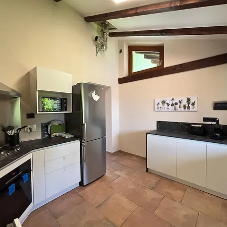 Relais Portaluna Delle Langhe, Private Estate With Pool, 7 Bedrooms, Sleeps 18, Vineyard Views Mango