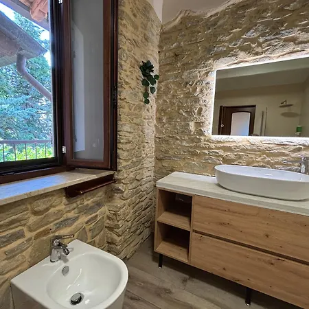 Relais Portaluna Delle Langhe, Private Estate With Pool, 7 Bedrooms, Sleeps 18, Vineyard Views Mango