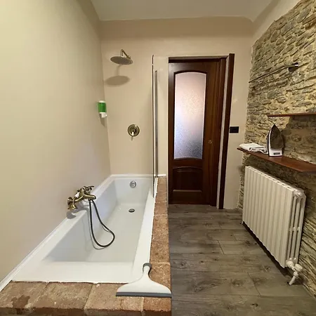 Relais Portaluna Delle Langhe, Private Estate With Pool, 7 Bedrooms, Sleeps 18, Vineyard Views *
