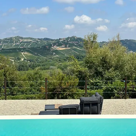 Relais Portaluna Delle Langhe, Private Estate With Pool, 7 Bedrooms, Sleeps 18, Vineyard Views *