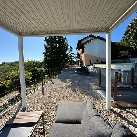 Relais Portaluna Delle Langhe, Private Estate With Pool, 7 Bedrooms, Sleeps 18, Vineyard Views
