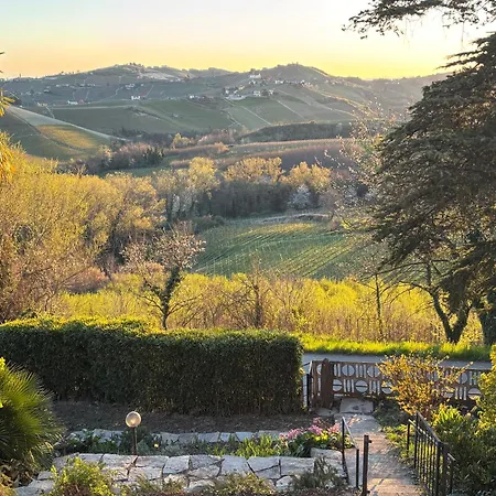 Relais Portaluna Delle Langhe, Private Estate With Pool, 7 Bedrooms, Sleeps 18, Vineyard Views