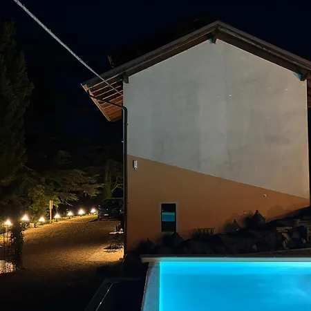 Relais Portaluna Delle Langhe, Private Estate With Pool, 7 Bedrooms, Sleeps 18, Vineyard Views *