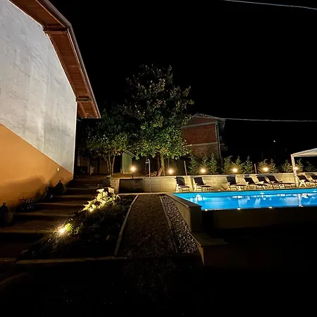 빌라 Relais Portaluna Delle Langhe, Private Estate With Pool, 7 Bedrooms, Sleeps 18, Vineyard Views 망고