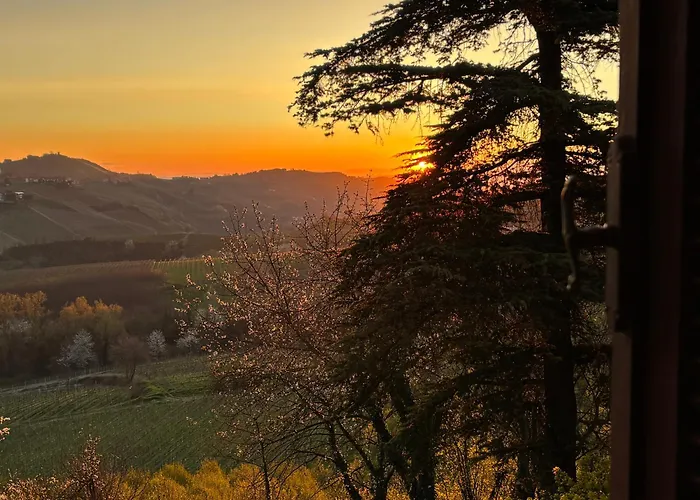 Relais Portaluna Delle Langhe, Private Estate With Pool, 7 Bedrooms, Sleeps 18, Vineyard Views *