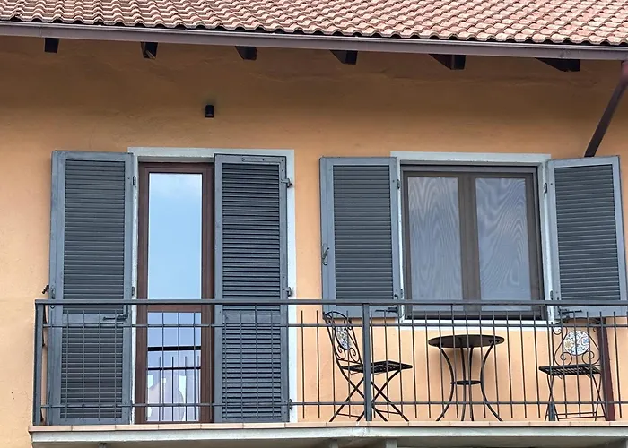Relais Portaluna Delle Langhe, Private Estate With Pool, 7 Bedrooms, Sleeps 18, Vineyard Views