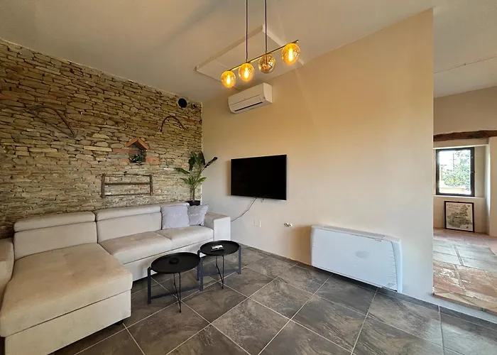 Relais Portaluna Delle Langhe, Private Estate With Pool, 7 Bedrooms, Sleeps 18, Vineyard Views 别墅