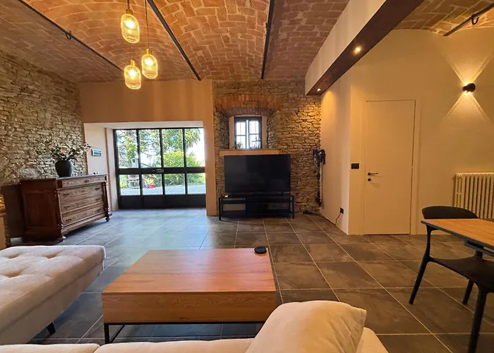 Relais Portaluna Delle Langhe, Private Estate With Pool, 7 Bedrooms, Sleeps 18, Vineyard Views 别墅