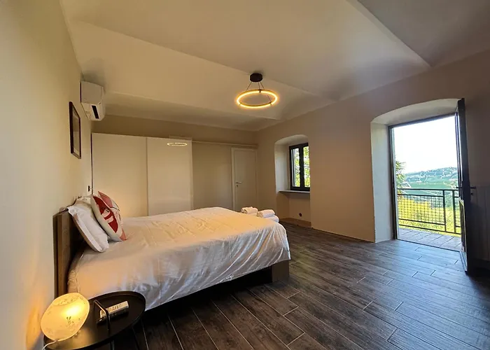 Relais Portaluna Delle Langhe, Private Estate With Pool, 7 Bedrooms, Sleeps 18, Vineyard Views * Mango