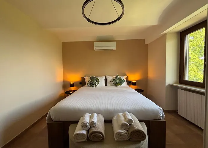 Relais Portaluna Delle Langhe, Private Estate With Pool, 7 Bedrooms, Sleeps 18, Vineyard Views * Mango