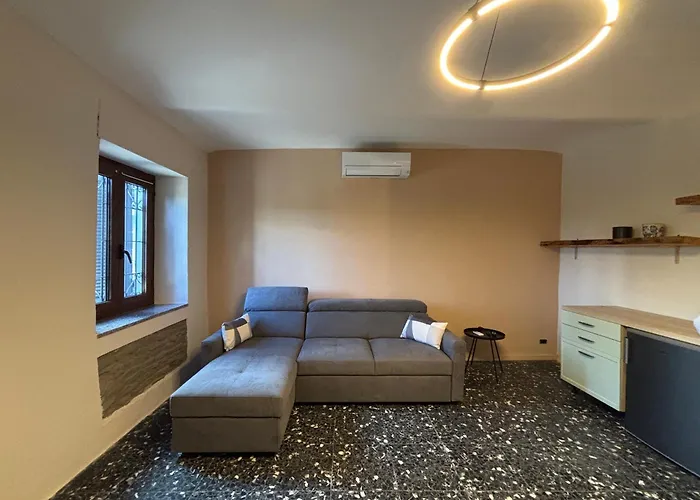 Relais Portaluna Delle Langhe, Private Estate With Pool, 7 Bedrooms, Sleeps 18, Vineyard Views *
