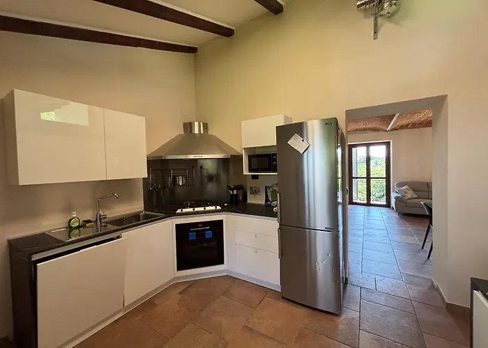 Relais Portaluna Delle Langhe, Private Estate With Pool, 7 Bedrooms, Sleeps 18, Vineyard Views Mango