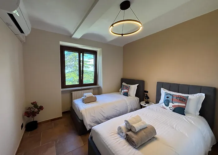 Relais Portaluna Delle Langhe, Private Estate With Pool, 7 Bedrooms, Sleeps 18, Vineyard Views * Mango