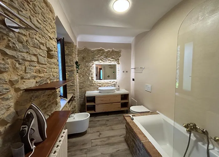 Relais Portaluna Delle Langhe, Private Estate With Pool, 7 Bedrooms, Sleeps 18, Vineyard Views 别墅 *