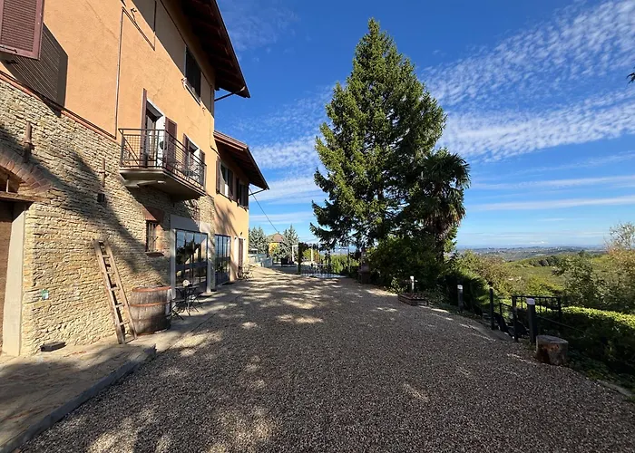 Relais Portaluna Delle Langhe, Private Estate With Pool, 7 Bedrooms, Sleeps 18, Vineyard Views Mango
